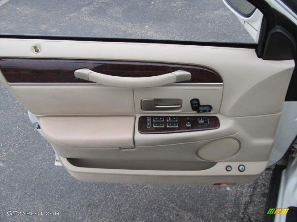 2006 Lincoln Town Car Signature Light Camel Door Panel Photo #60857514