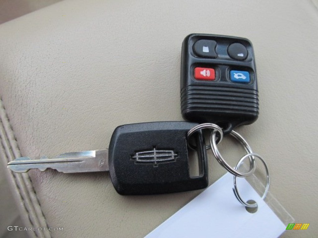 2006 Lincoln Town Car Signature Keys Photo #60857556
