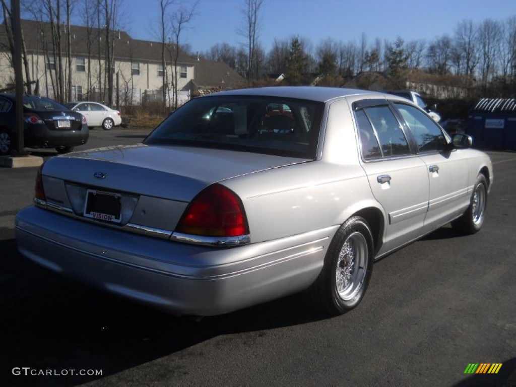 2001 Crown Victoria LX - Silver Frost Metallic / Medium Parchment photo #2