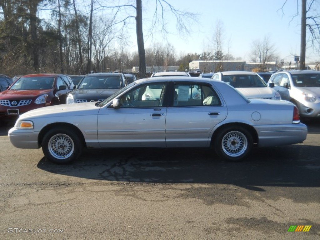 2001 Crown Victoria LX - Silver Frost Metallic / Medium Parchment photo #12