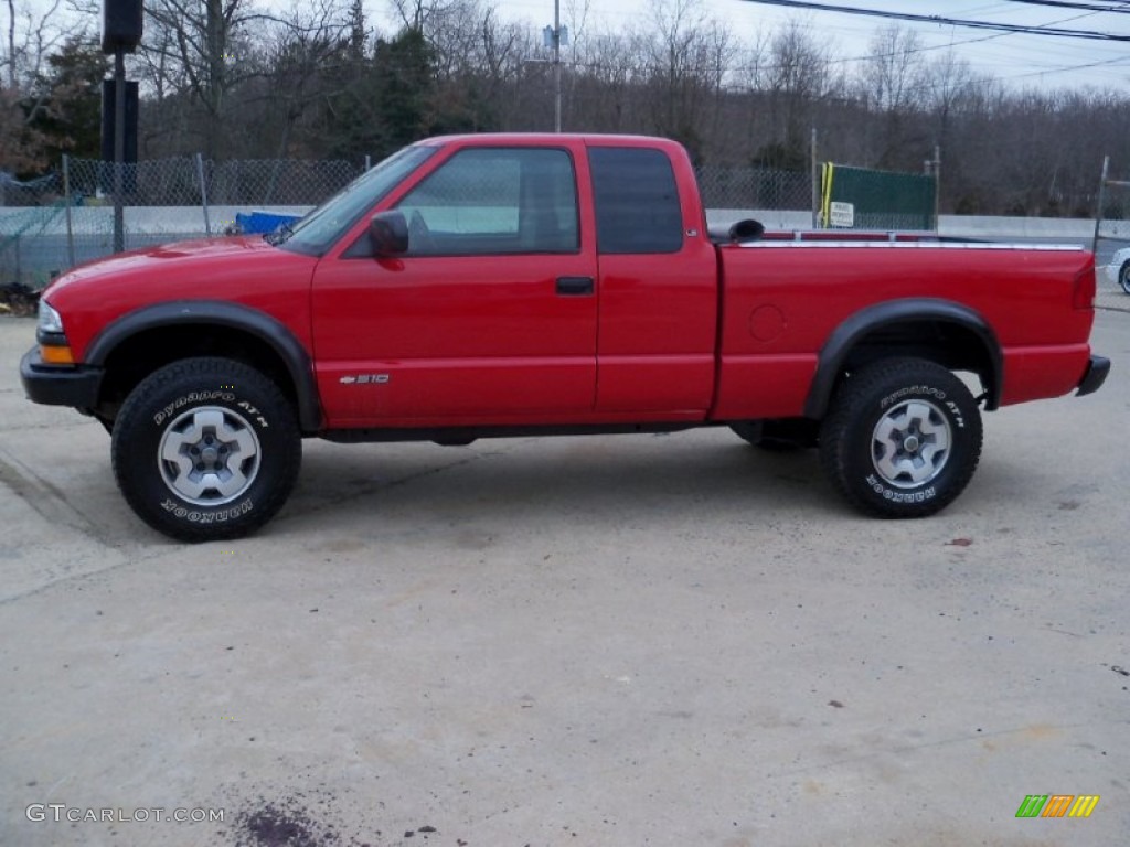 2002 S10 LS Extended Cab 4x4 - Victory Red / Graphite photo #6