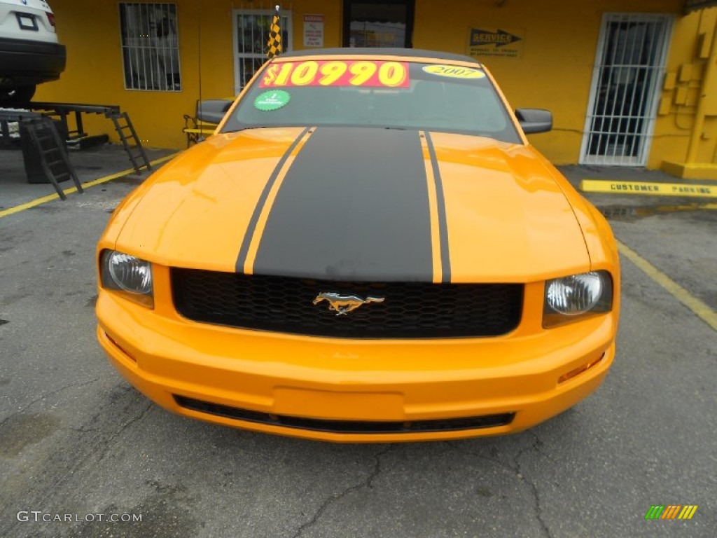 2007 Mustang V6 Deluxe Convertible - Grabber Orange / Dark Charcoal photo #2