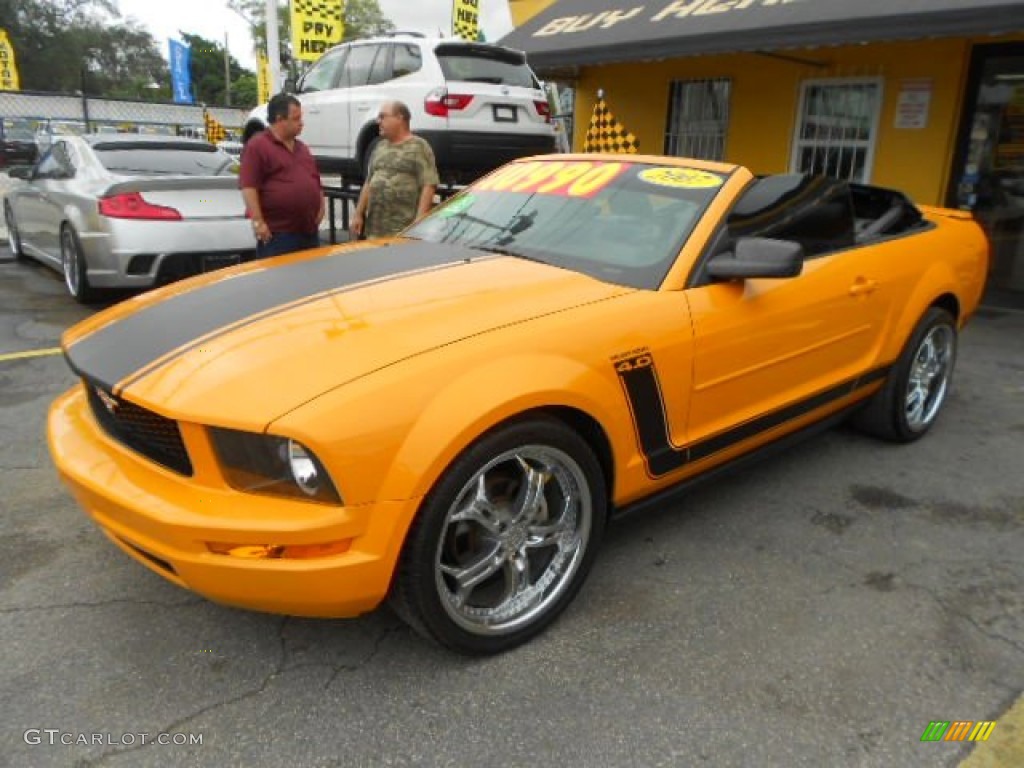 2007 Mustang V6 Deluxe Convertible - Grabber Orange / Dark Charcoal photo #3