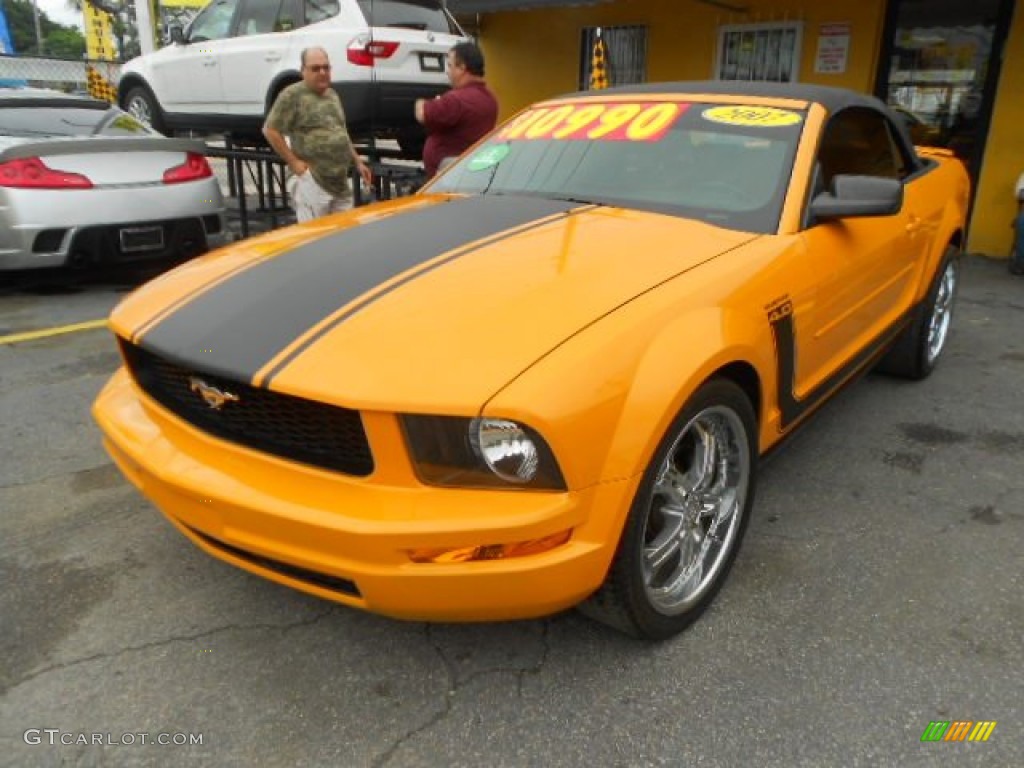 2007 Mustang V6 Deluxe Convertible - Grabber Orange / Dark Charcoal photo #6