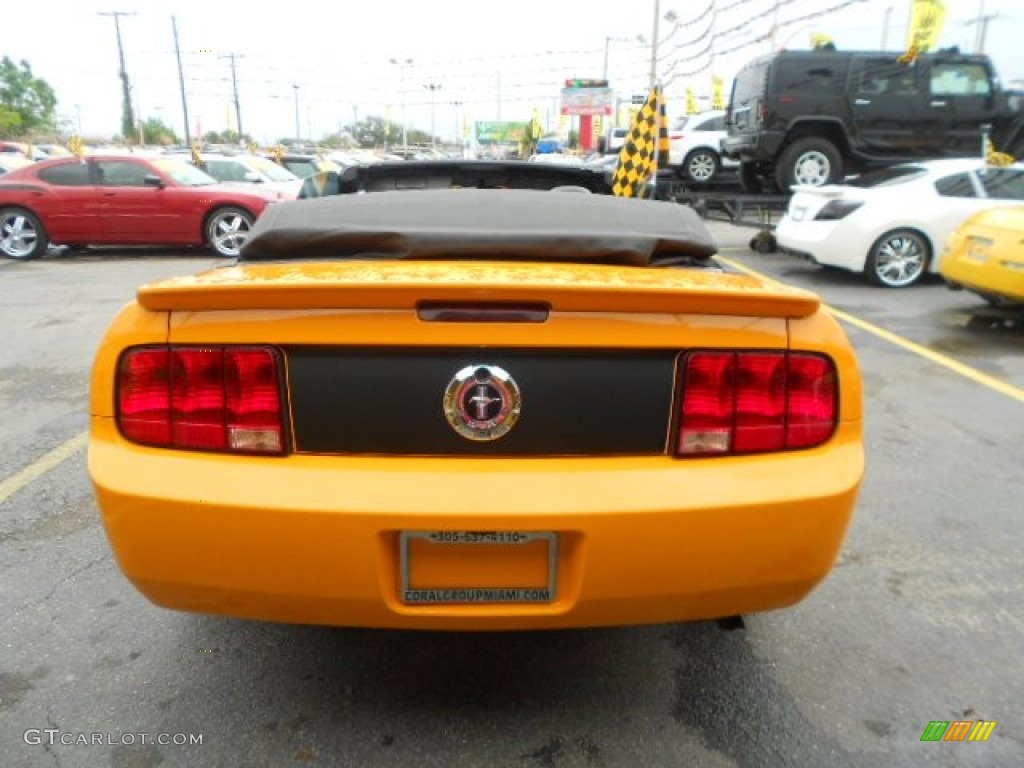 2007 Mustang V6 Deluxe Convertible - Grabber Orange / Dark Charcoal photo #8