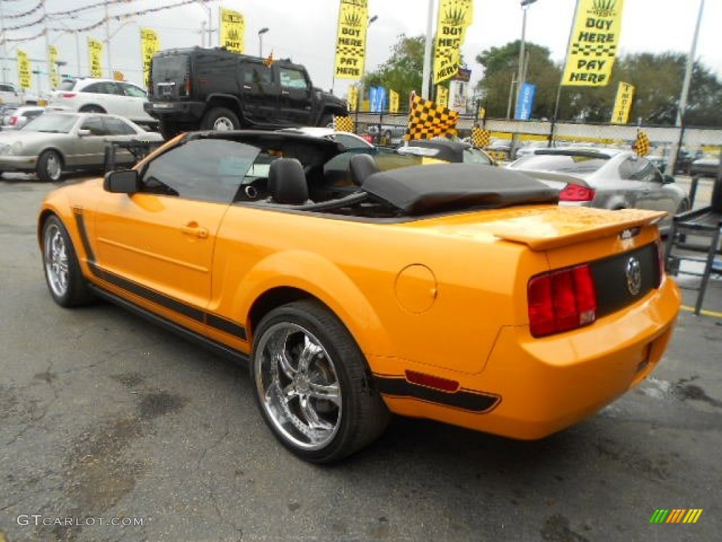 2007 Mustang V6 Deluxe Convertible - Grabber Orange / Dark Charcoal photo #10