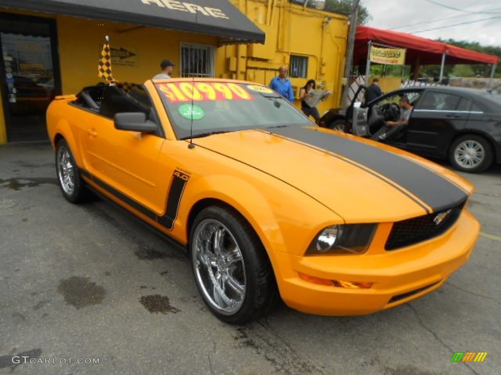 2007 Mustang V6 Deluxe Convertible - Grabber Orange / Dark Charcoal photo #12