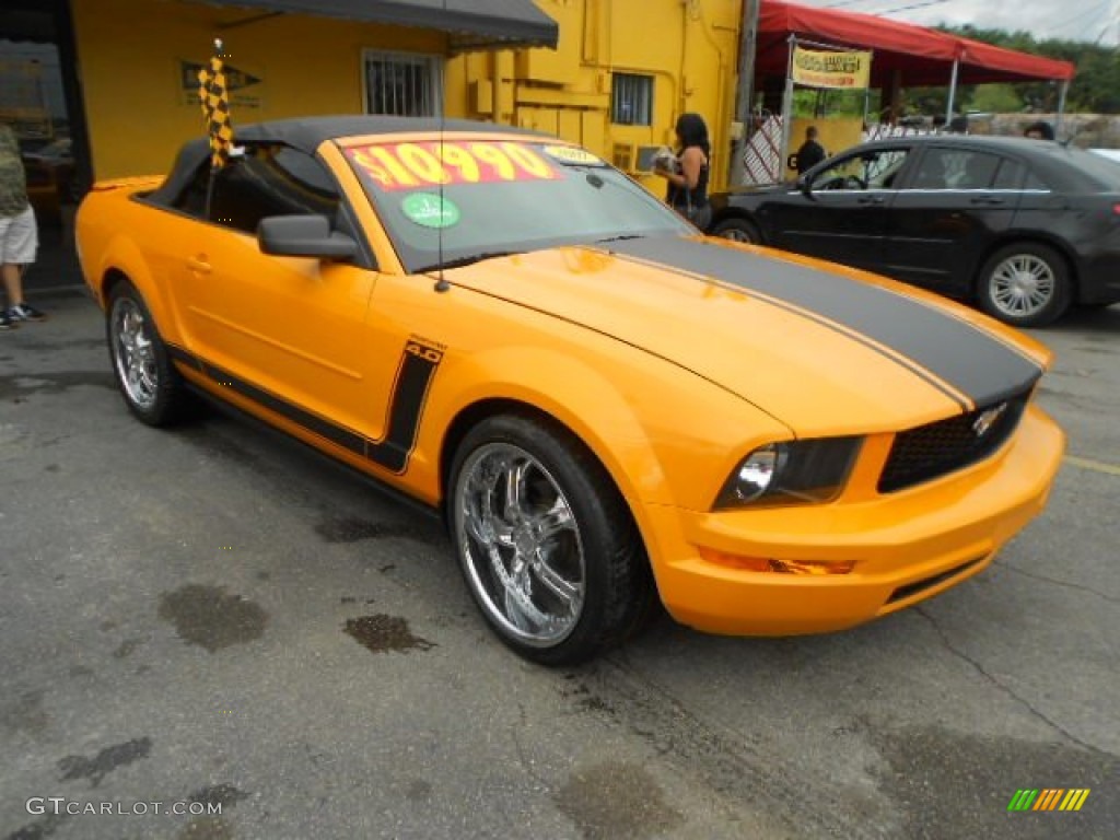 2007 Mustang V6 Deluxe Convertible - Grabber Orange / Dark Charcoal photo #14