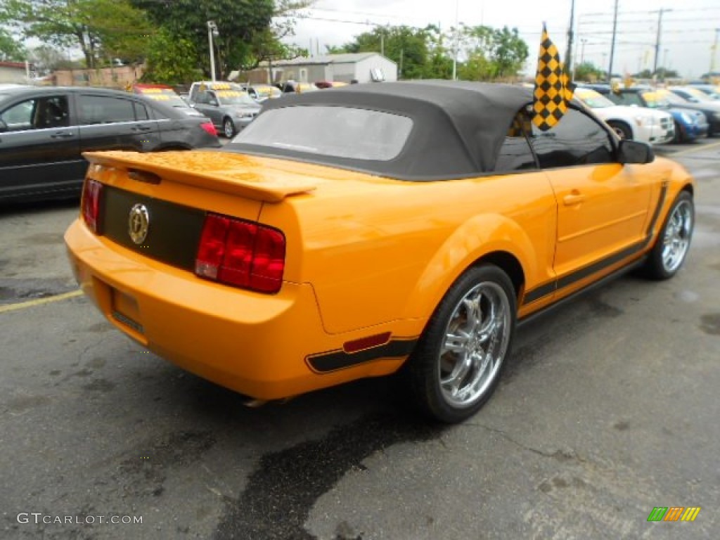 2007 Mustang V6 Deluxe Convertible - Grabber Orange / Dark Charcoal photo #15