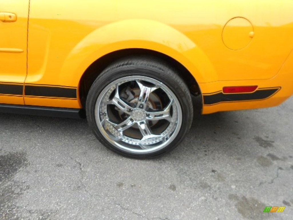 2007 Mustang V6 Deluxe Convertible - Grabber Orange / Dark Charcoal photo #24