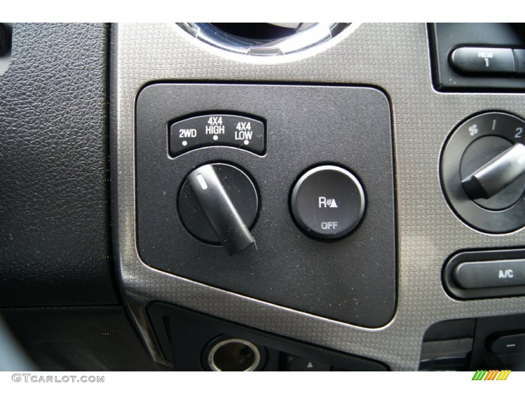 2008 Ford F250 Super Duty FX4 Crew Cab 4x4 Controls Photo #60877140