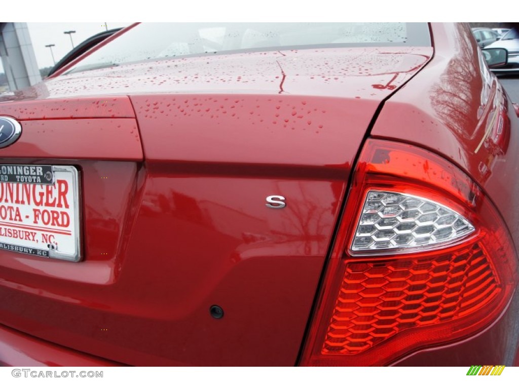 2010 Fusion S - Sangria Red Metallic / Medium Light Stone photo #17