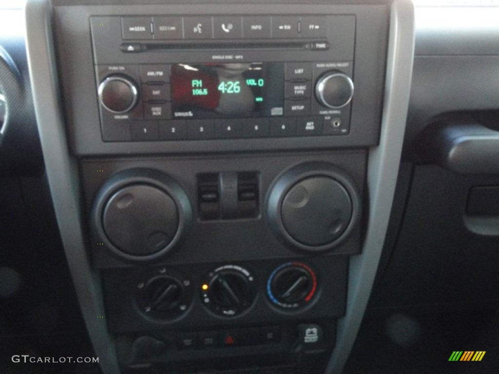 2010 Wrangler Rubicon 4x4 - Bright Silver Metallic / Dark Slate Gray/Medium Slate Gray photo #18