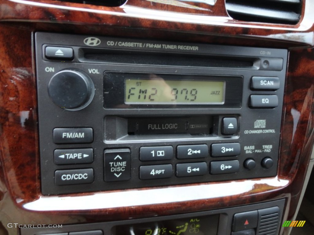 2005 Hyundai Sonata LX V6 Audio System Photos