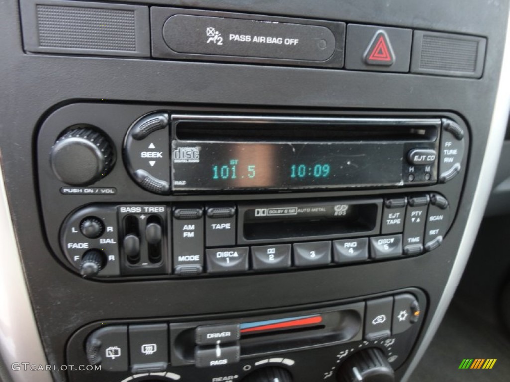2006 Chrysler Town & Country Touring Audio System Photo #60883842