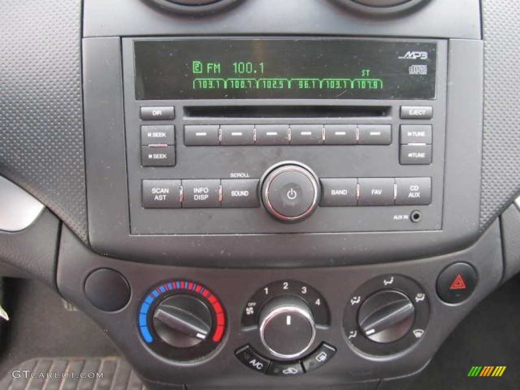 2010 Aveo LT Sedan - Victory Red / Charcoal photo #12