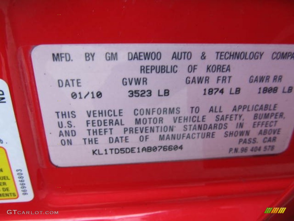 2010 Aveo LT Sedan - Victory Red / Charcoal photo #14