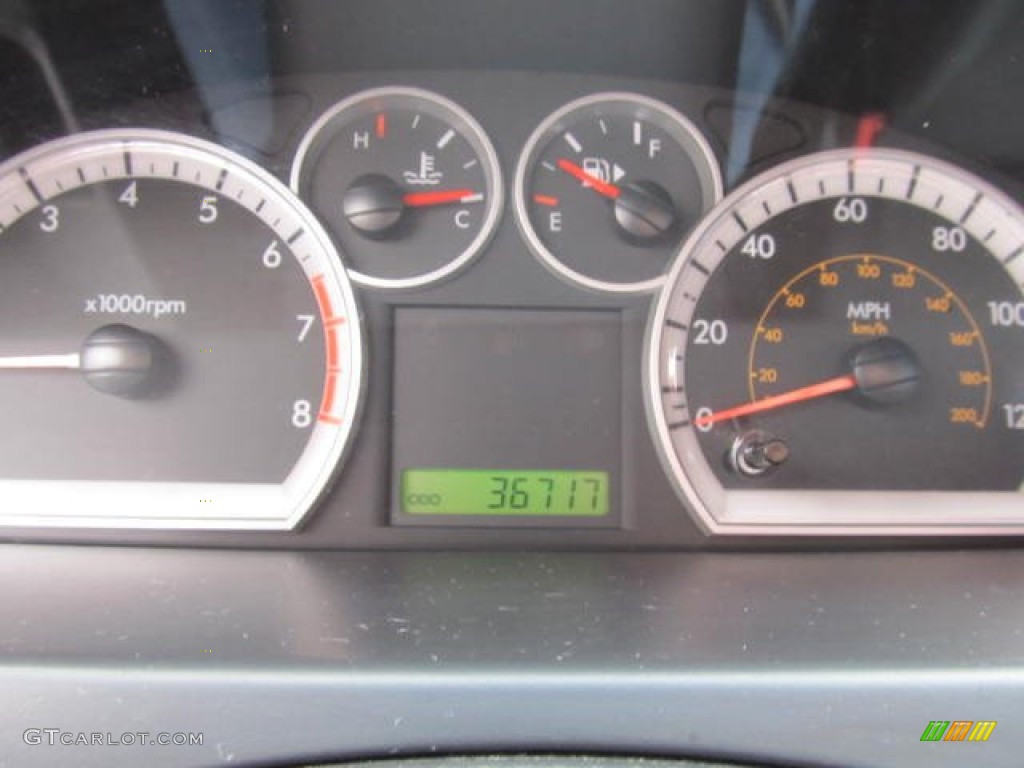 2010 Aveo LT Sedan - Victory Red / Charcoal photo #15