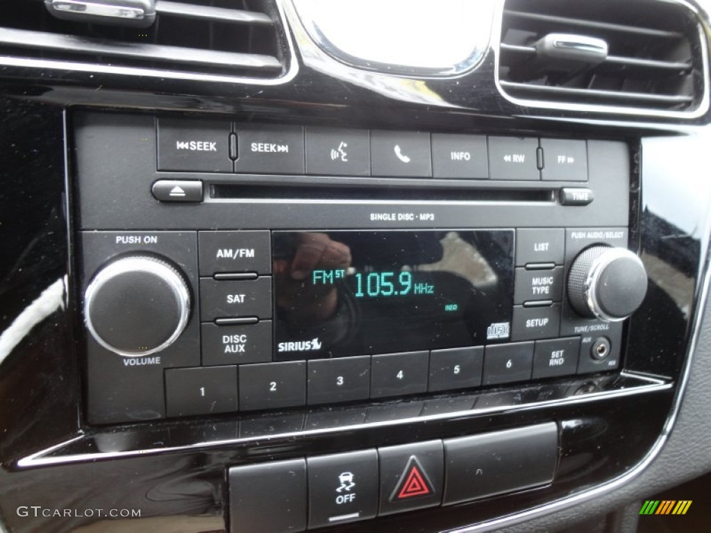 2011 Chrysler 200 Touring Audio System Photo #60884994