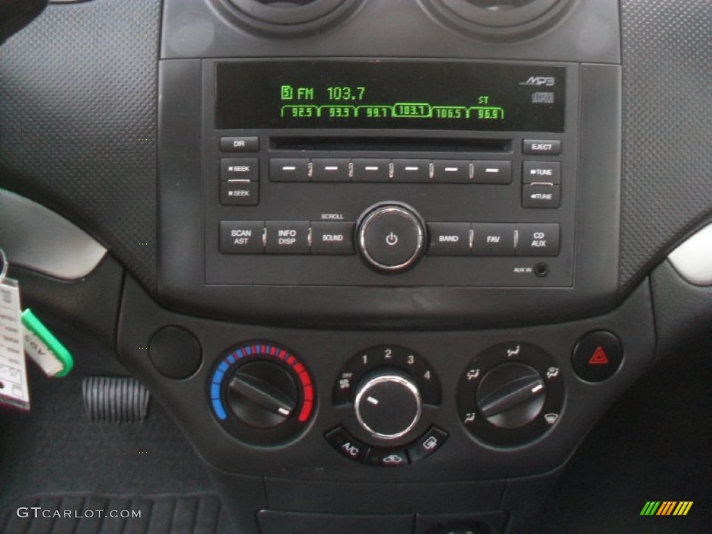 2010 Aveo LT Sedan - Cosmic Silver / Charcoal photo #11