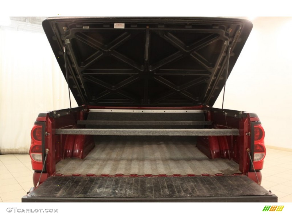 2005 Silverado 1500 Z71 Crew Cab 4x4 - Sport Red Metallic / Dark Charcoal photo #19