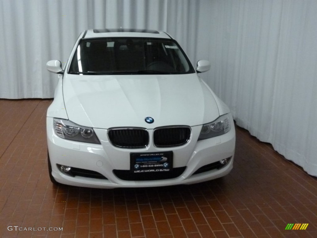 2011 3 Series 328i xDrive Sedan - Alpine White / Black photo #2