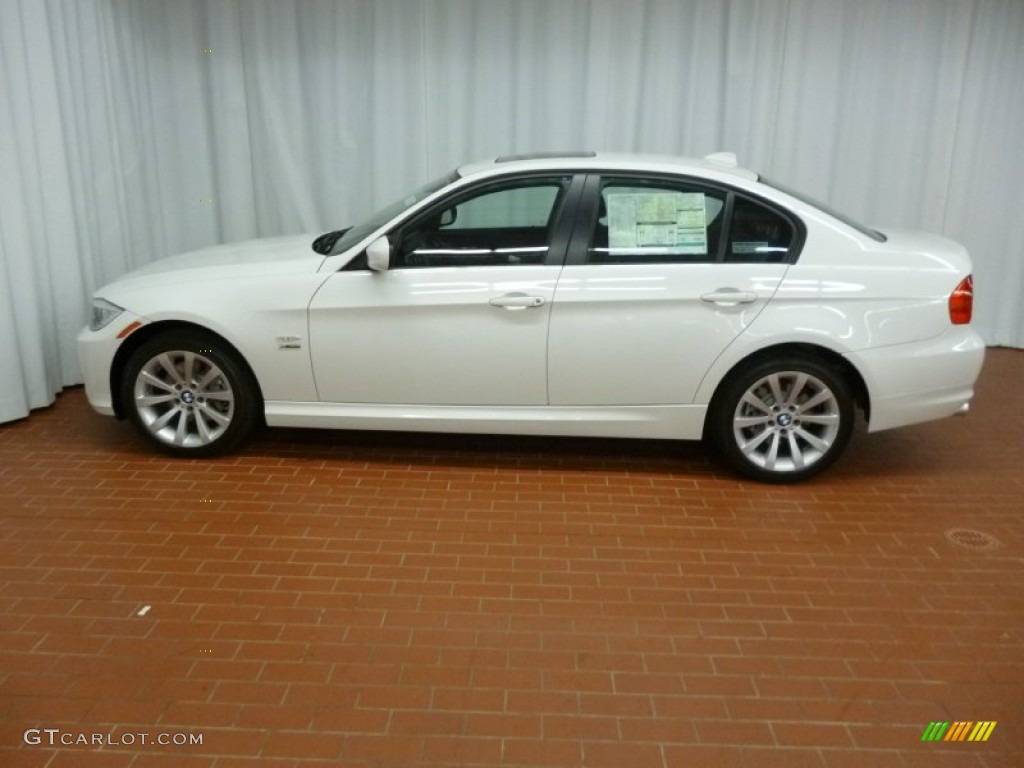 2011 3 Series 328i xDrive Sedan - Alpine White / Black photo #4