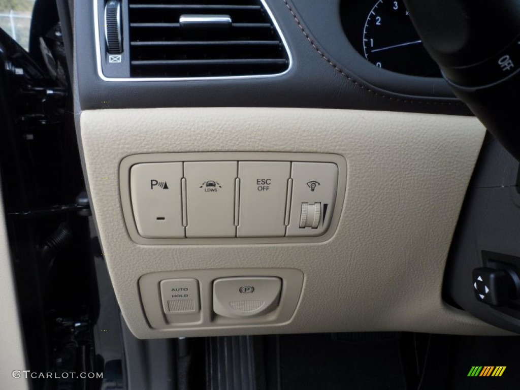 2012 Hyundai Genesis 4.6 Sedan Controls Photos