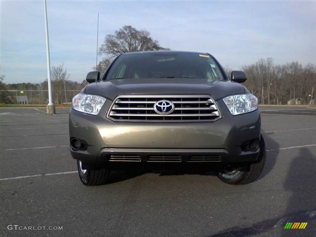 2010 Highlander  - Cypress Green Pearl / Ash photo #2