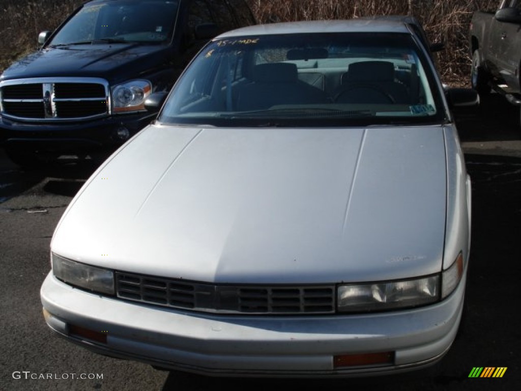 1991 Cutlass Supreme Sedan - Silver Metallic / Gray photo #2