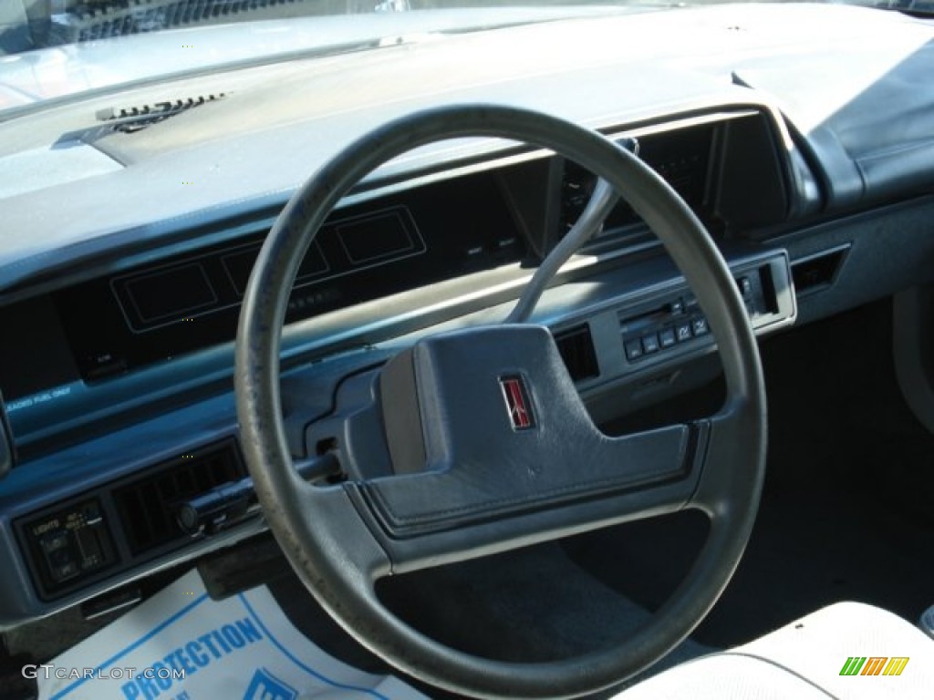 1991 Cutlass Supreme Sedan - Silver Metallic / Gray photo #8