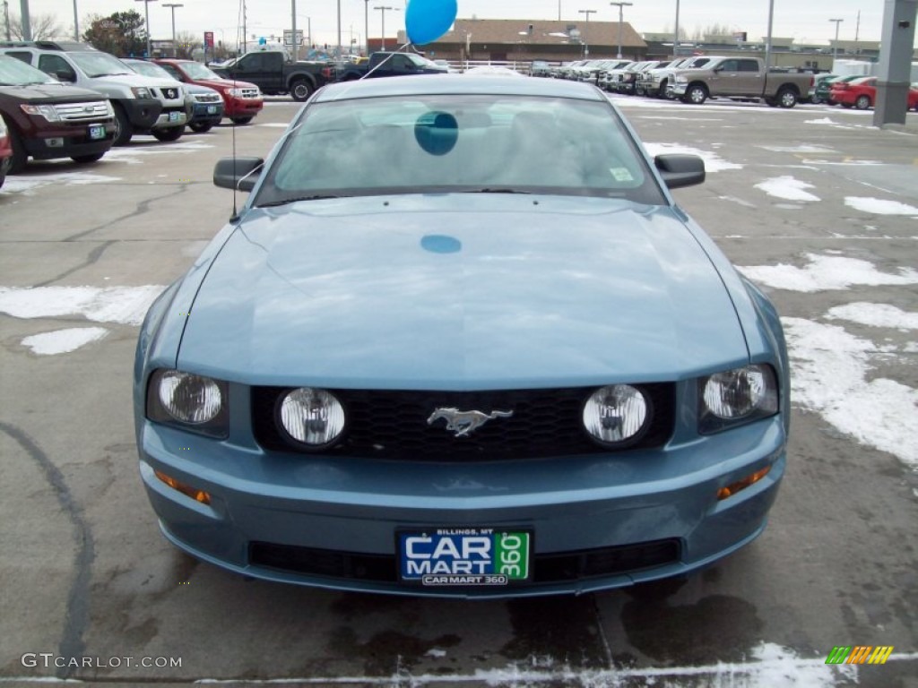 2005 Mustang GT Deluxe Coupe - Windveil Blue Metallic / Light Graphite photo #2