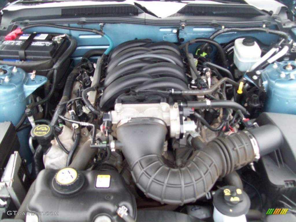2005 Ford Mustang GT Deluxe Coupe Engine Photos