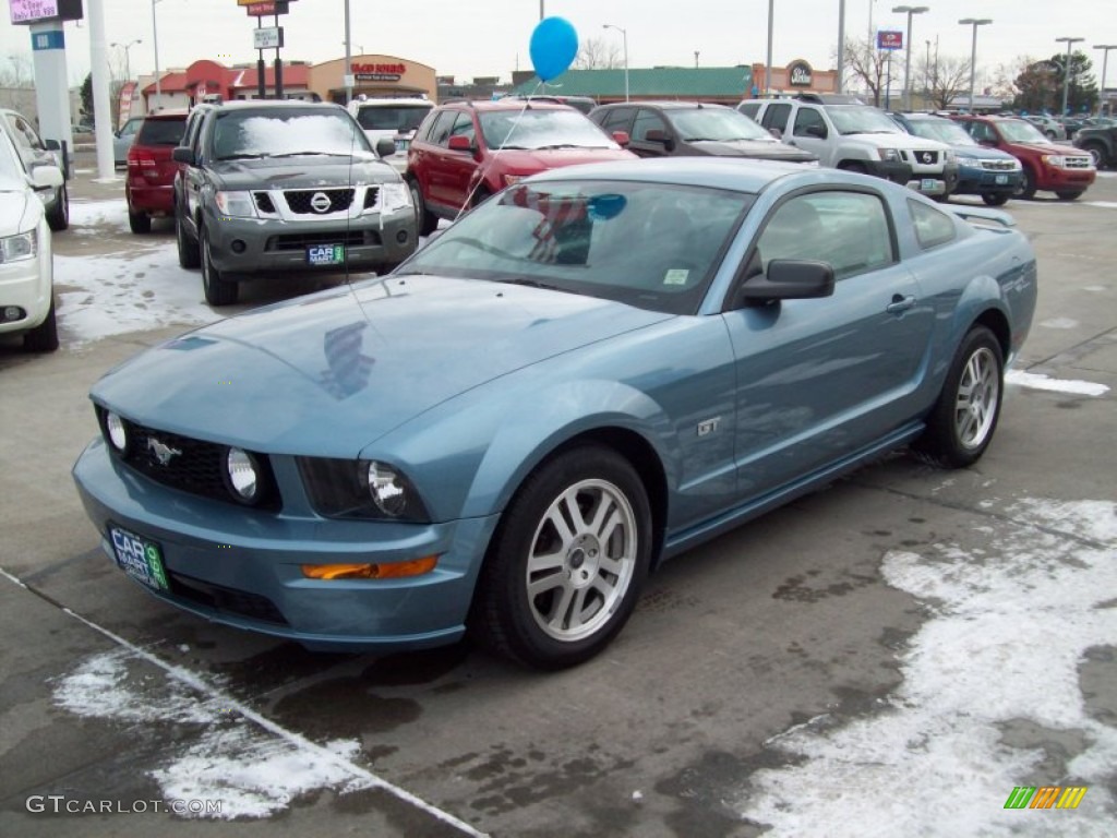 2005 Mustang GT Deluxe Coupe - Windveil Blue Metallic / Light Graphite photo #5