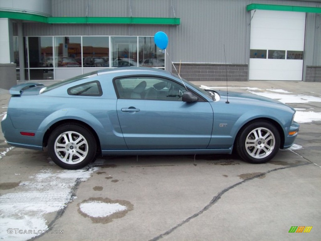 2005 Mustang GT Deluxe Coupe - Windveil Blue Metallic / Light Graphite photo #27