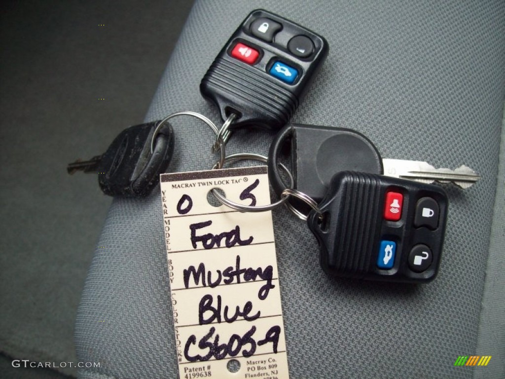2005 Ford Mustang GT Deluxe Coupe Keys Photo #60911459