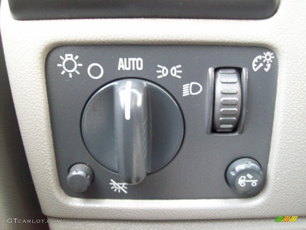 2005 Chevrolet Colorado Z71 Extended Cab 4x4 Controls Photo #60912335