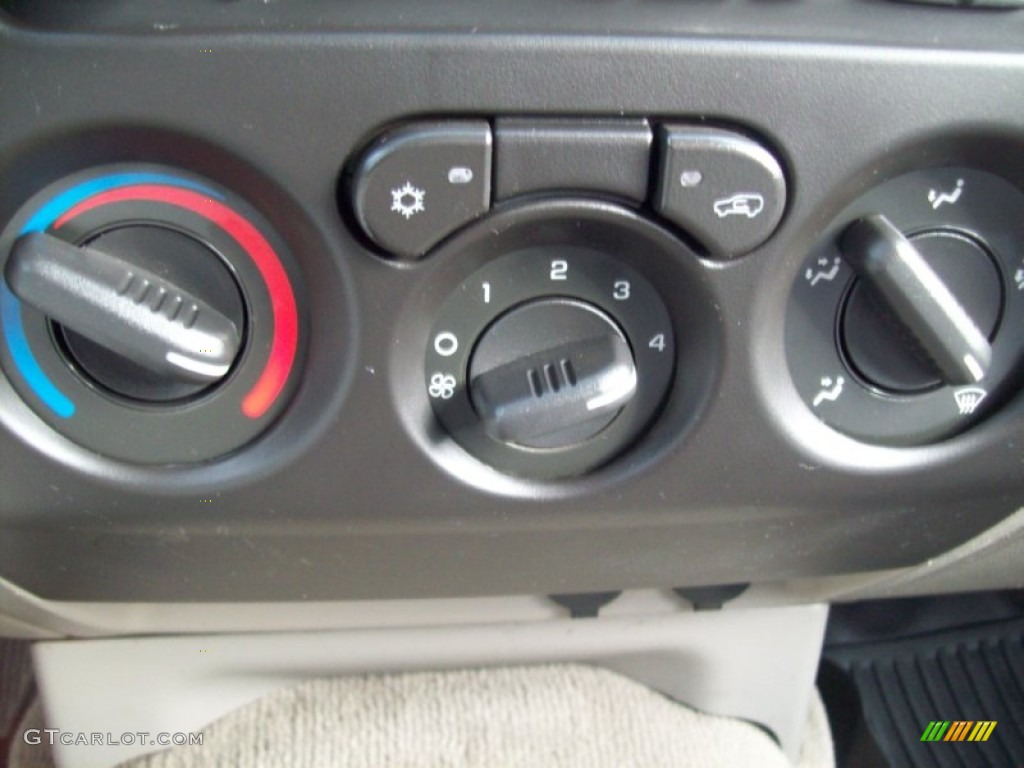 2005 Chevrolet Colorado Z71 Extended Cab 4x4 Controls Photo #60912387