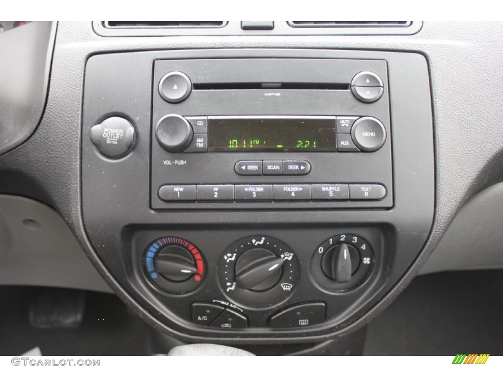 2006 Ford Focus ZXW SE Wagon Controls Photo #60915786