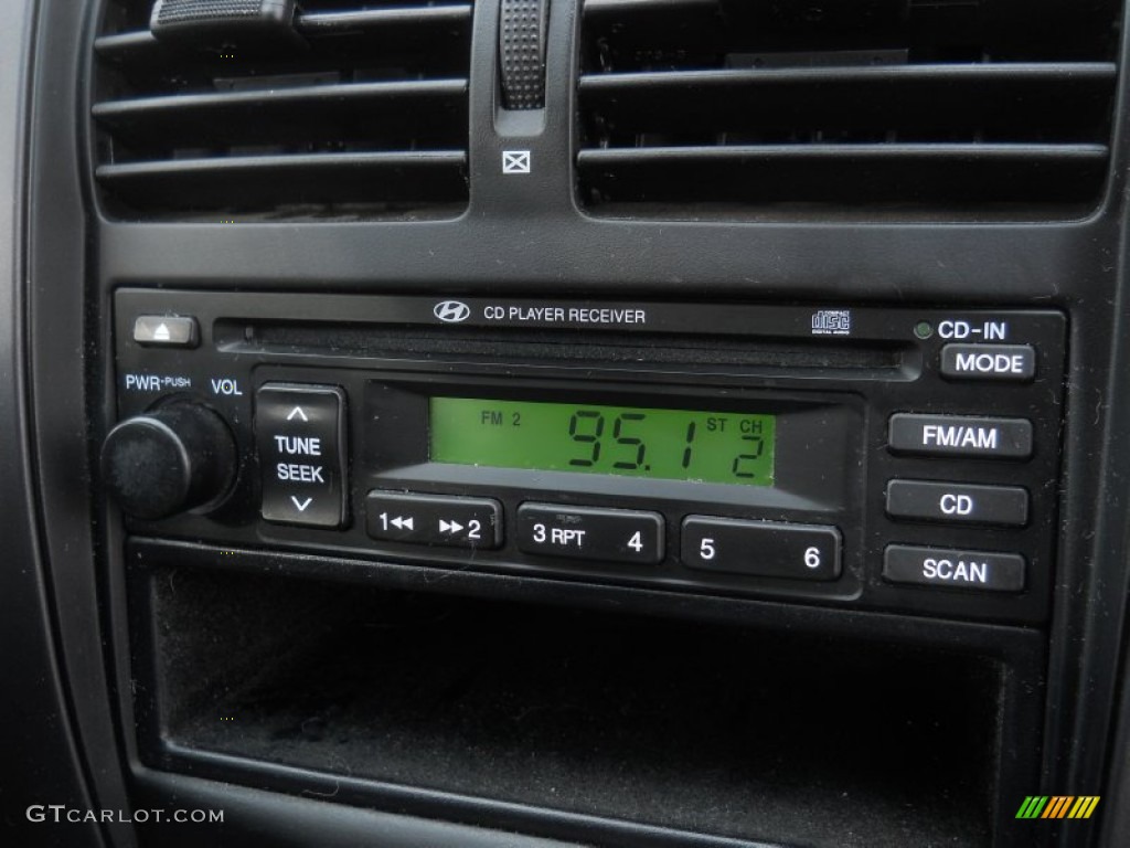 2006 Hyundai Tucson GL Audio System Photos