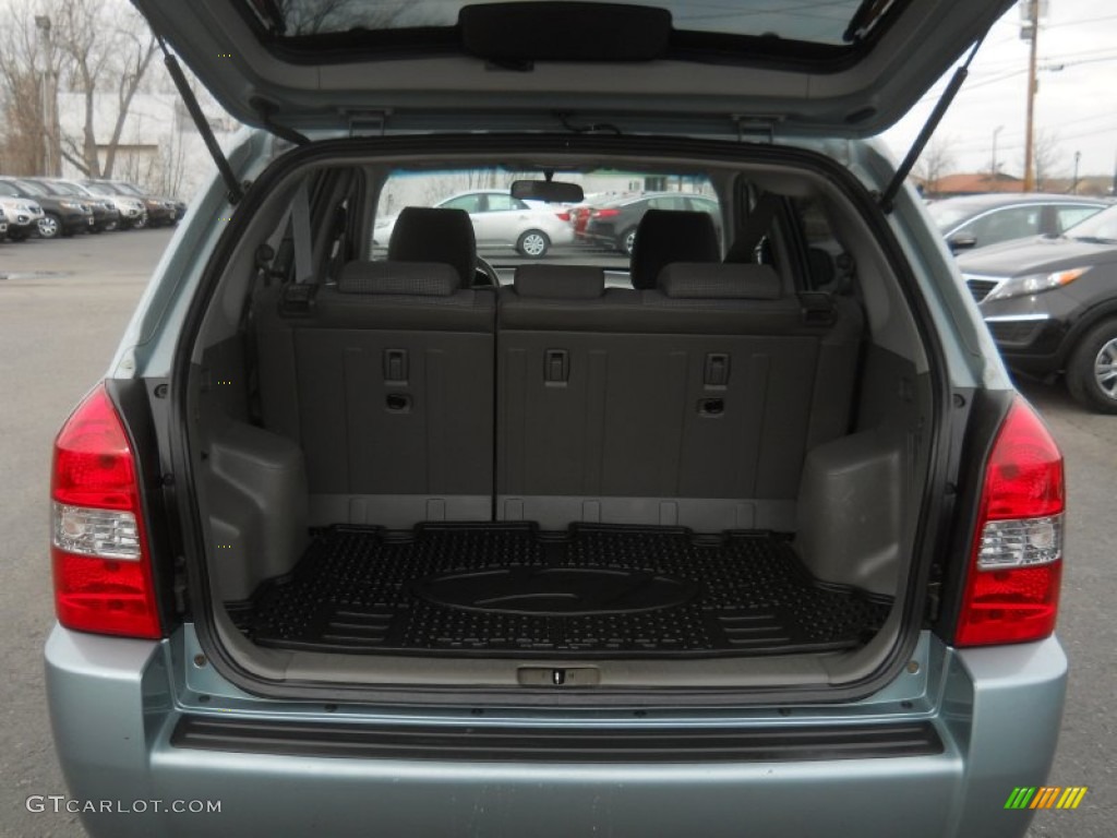 2006 Hyundai Tucson GL Trunk Photos