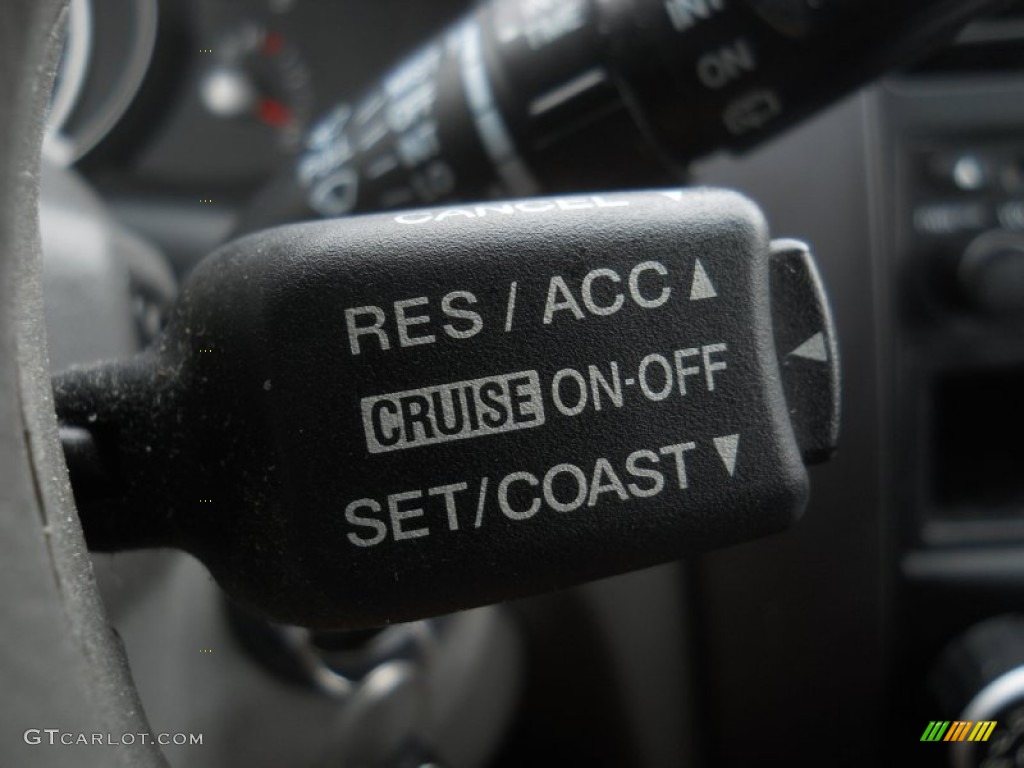 2006 Hyundai Tucson GL Controls Photo #60917423
