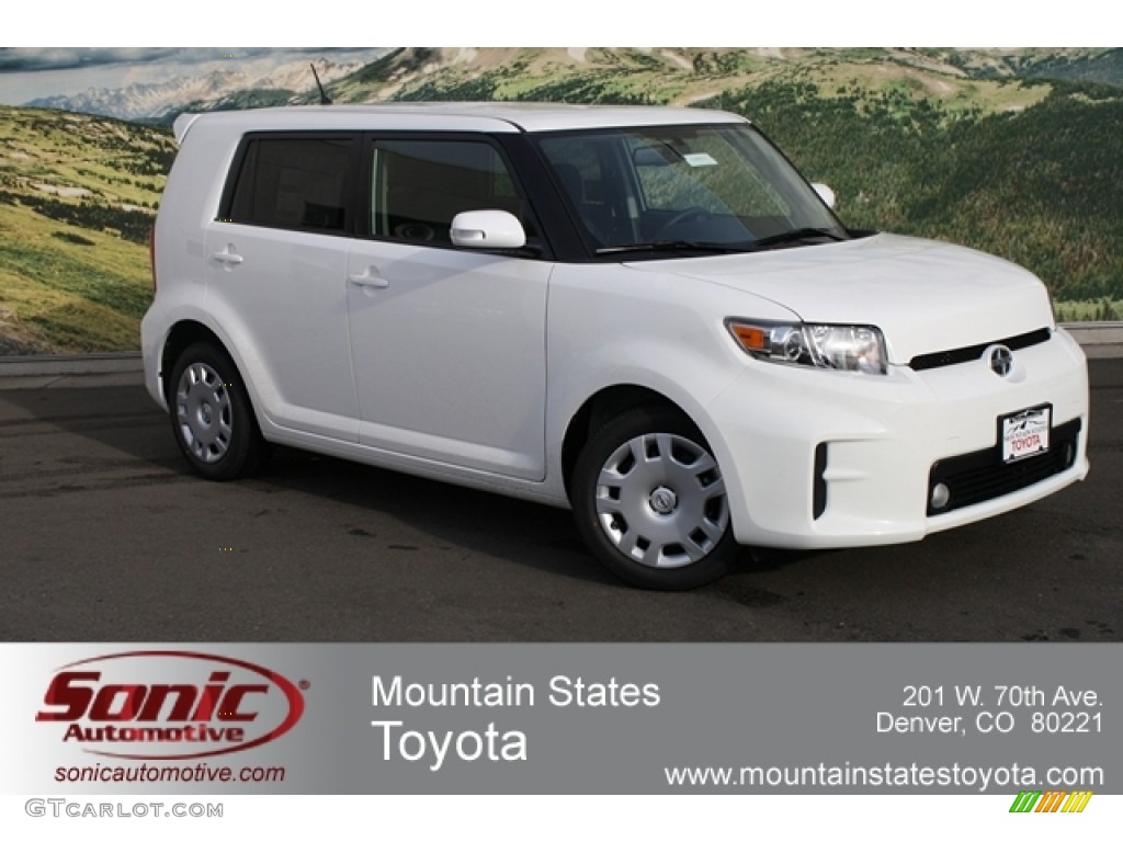 2012 xB  - Super White / Dark Gray photo #1