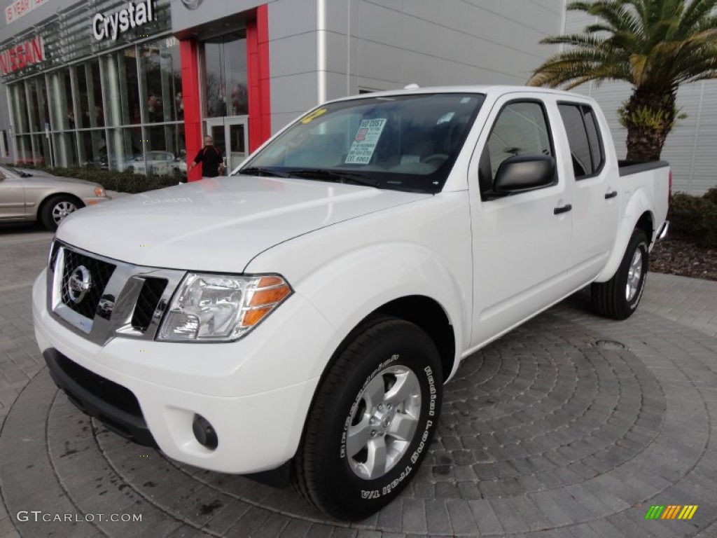 Avalanche White Nissan Frontier