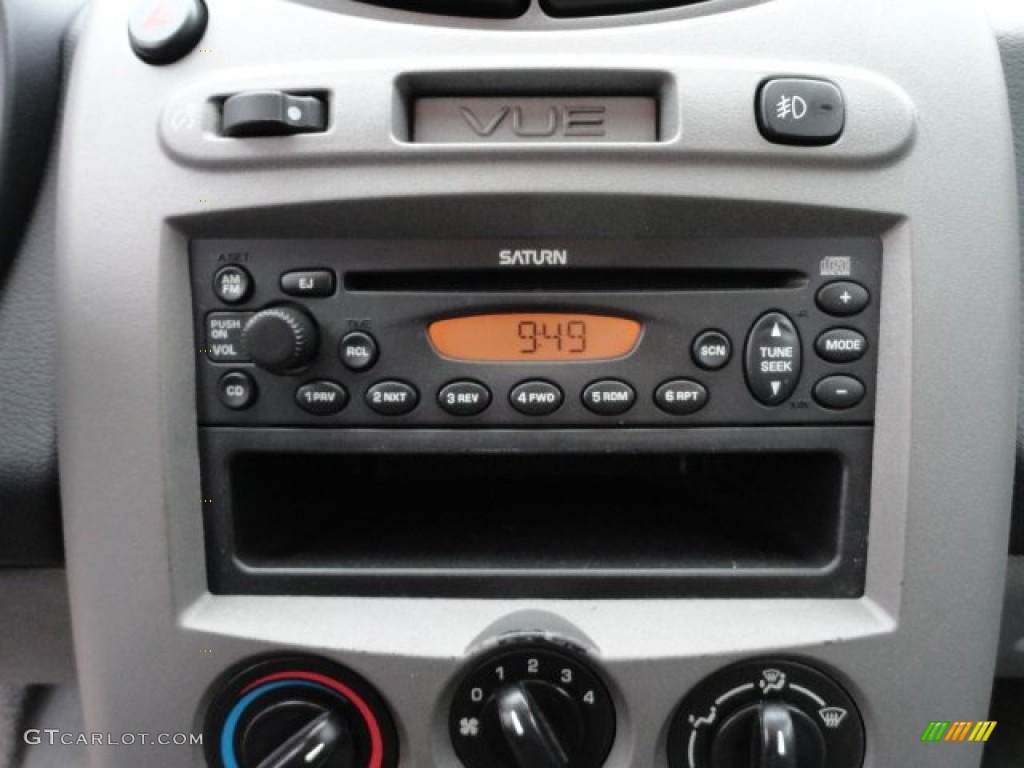 2005 Saturn VUE V6 AWD Audio System Photos
