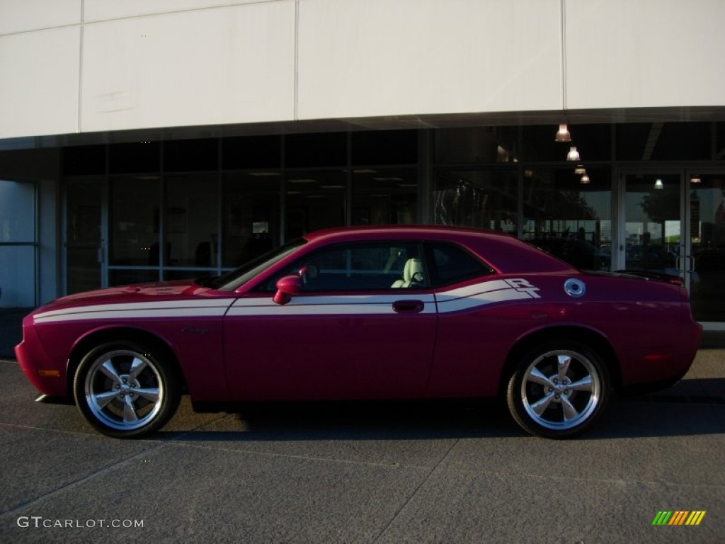 2010 Challenger R/T Classic Furious Fuchsia Edition - Furious Fuchsia / Pearl White Leather photo #8