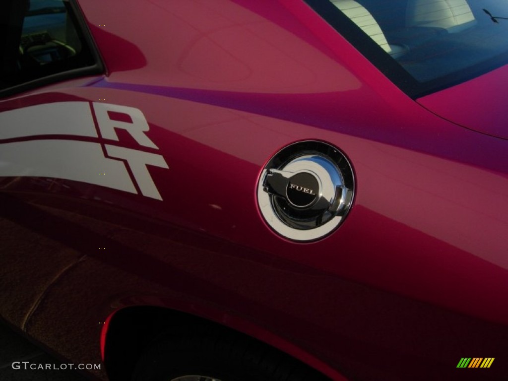 2010 Challenger R/T Classic Furious Fuchsia Edition - Furious Fuchsia / Pearl White Leather photo #15