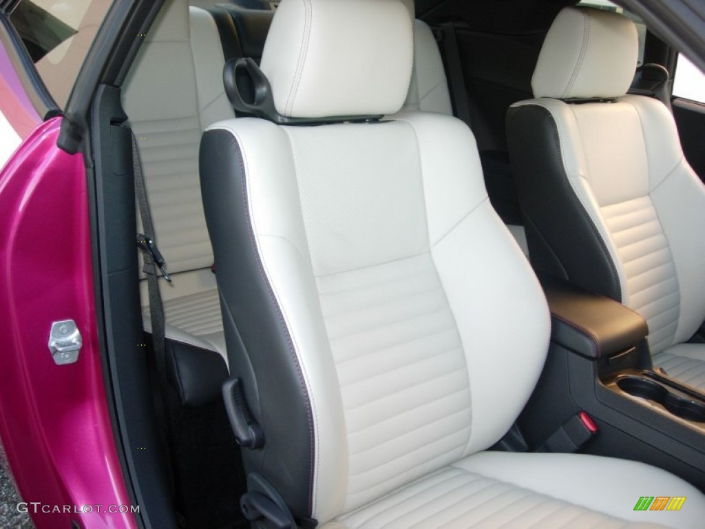 2010 Challenger R/T Classic Furious Fuchsia Edition - Furious Fuchsia / Pearl White Leather photo #25