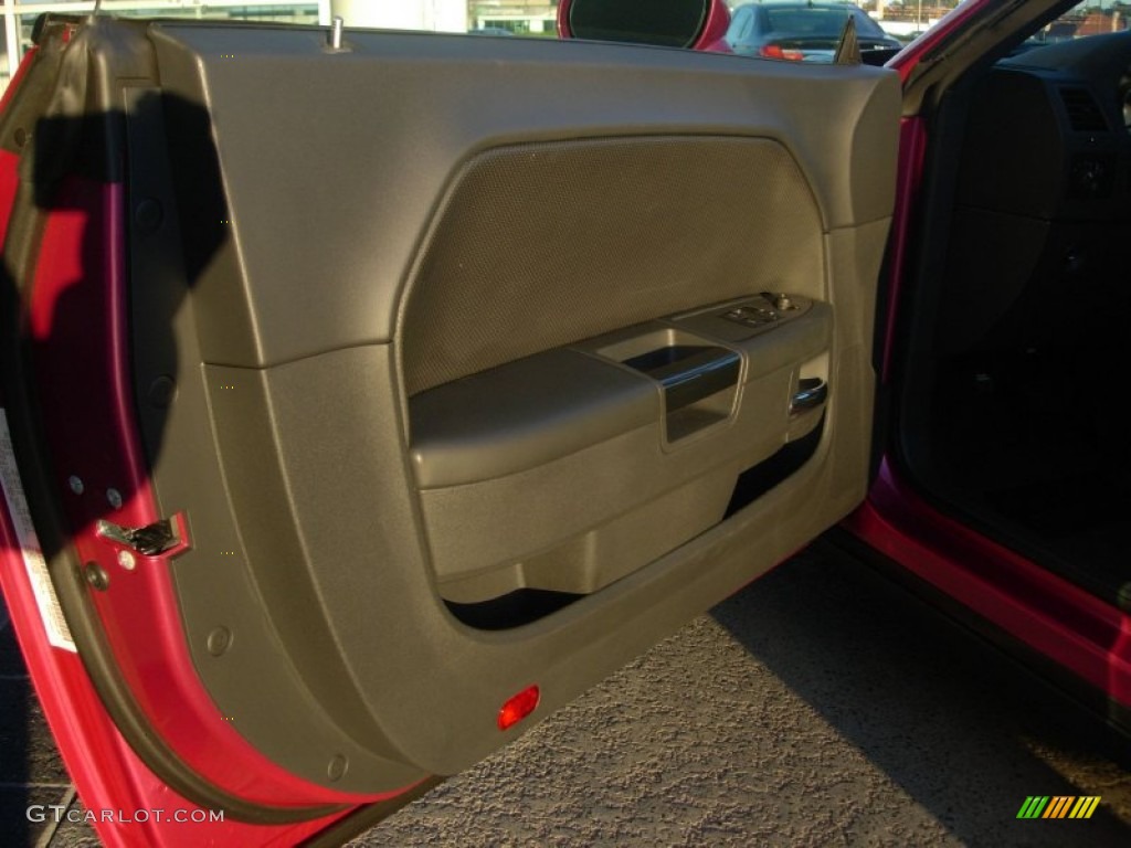 2010 Challenger R/T Classic Furious Fuchsia Edition - Furious Fuchsia / Pearl White Leather photo #27