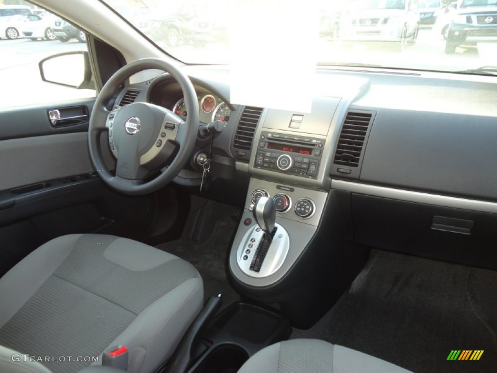 2012 Sentra 2.0 SR - Super Black / Charcoal photo #11